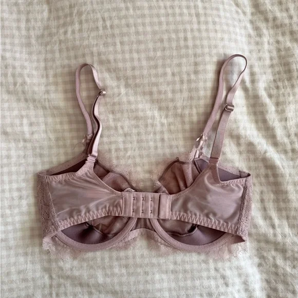 Victoria’s Secret Lace Unlined Bra - Picture 3 of 6